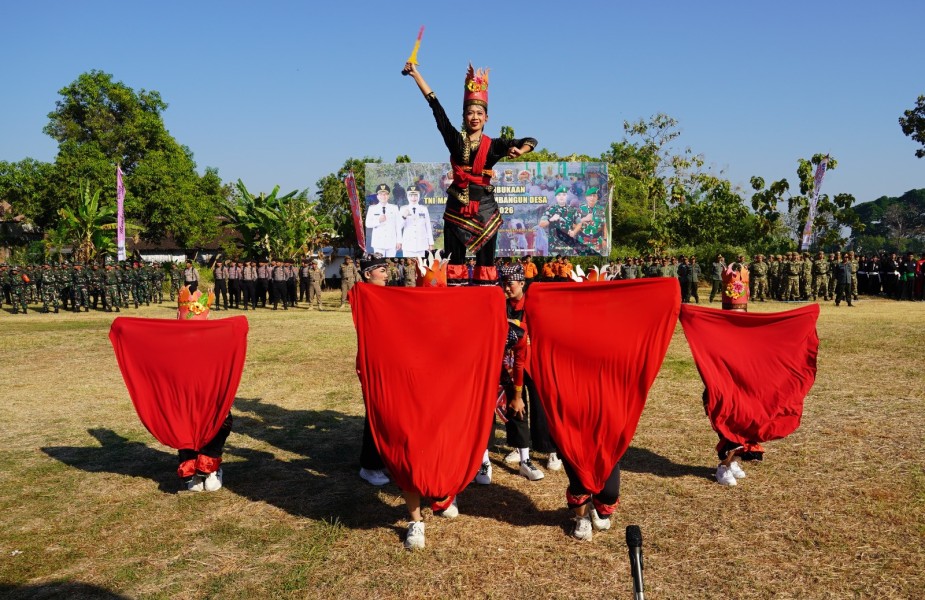 Tari Api Kayangan Bikin Pembukaan TMMD 129 Bojonegoro Spektakuler