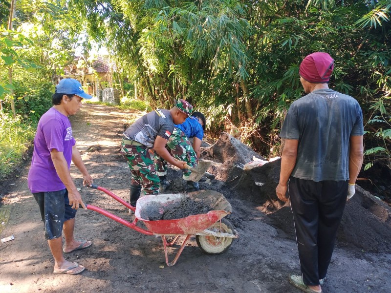 Di Tengah Semangat Gotong-Royong, TPT Dusun Klagin Hampir Rampung