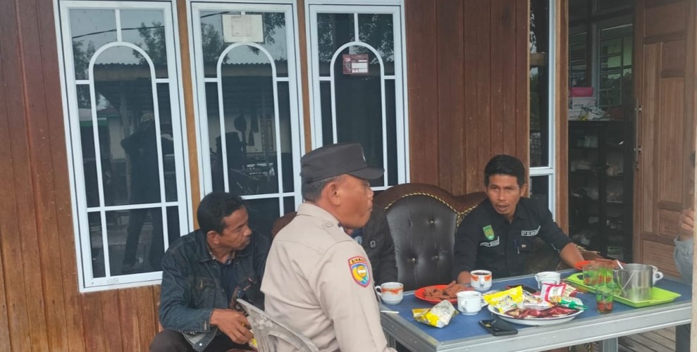 Bhabinkamtibmas Desa Bakau Aceh Koordinasikan Pendataan Lahan Jagung Dukung Swasembada Pangan di Mandah
