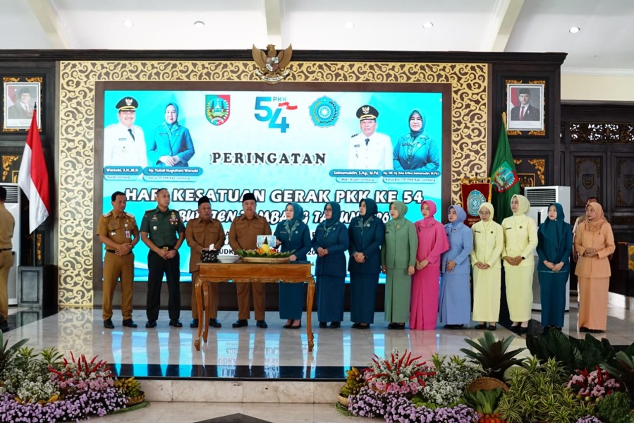 Dandim 0814/Jombang dan Ketua Persit Kodim Jombang Hadiri Peringatan HKG PKK ke-54