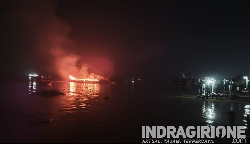 Dua Kapal Bermuatan Gas LPG Terbakar di Pelabuhan Lasdap Tembilahan