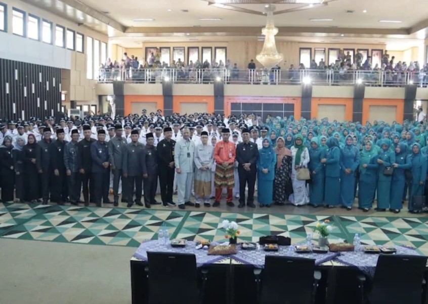 Kades se Kecamatan Kemuning Hadiri Pengukuhan Masa Jabatan