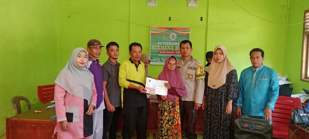 Pemdes Talang Jangkang Salurkan BLT-DD Tahap I Kepada 20 KPM