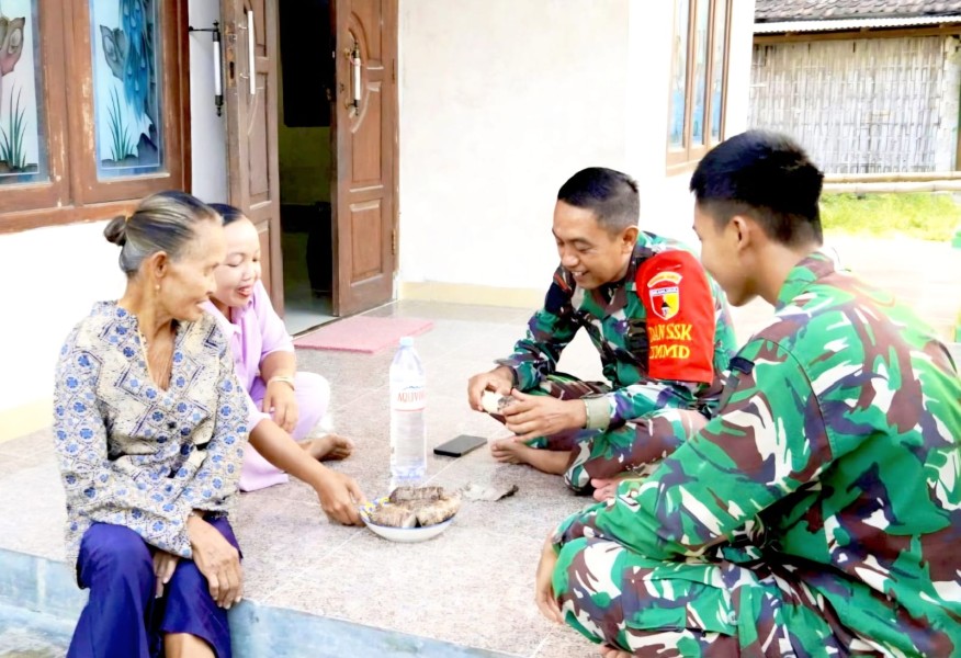 Saat Satgas TMMD 129 Bojonegoro dan Warga Desa  Kesongo Berat Melepas Rindu
