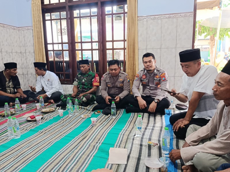 Babinsa Koramil Tembelang Hadiri Pengajian Muslimat NU di Desa Jatiwates