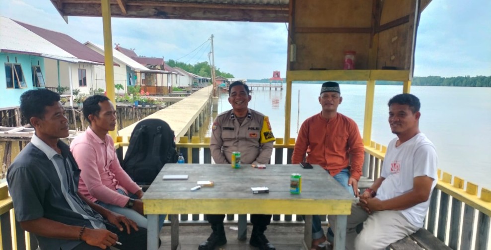 Bhabinkamtibmas Desa Pulau Cawan Koordinasi Pendataan Lahan Jagung untuk Dukung Ketahanan Pangan Nasional