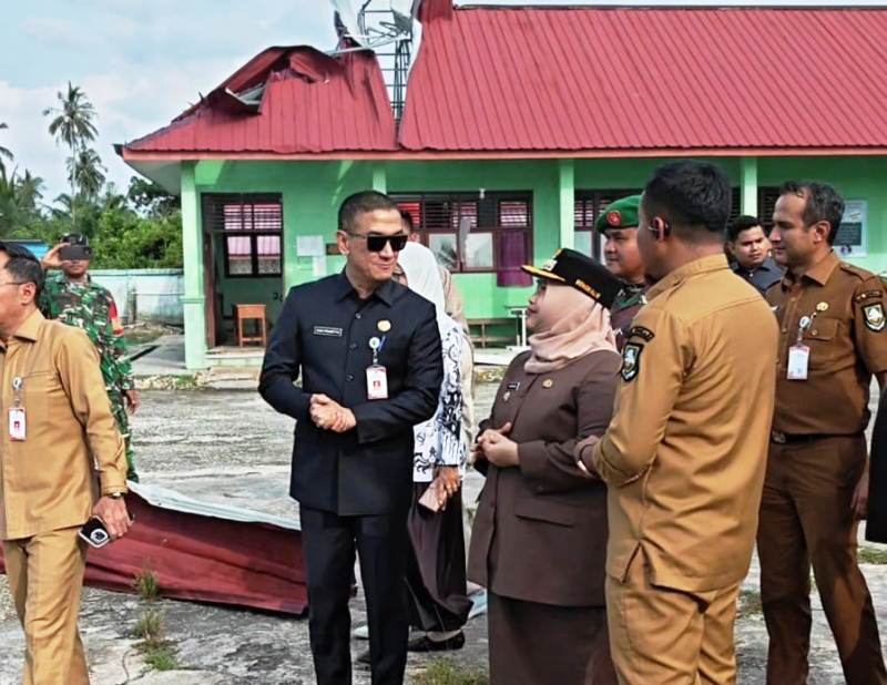 Sekolah Dihantam Puting Beliung, Siswa SMPN 1 Bandar Laksamana Menumpang Ujian di SDN