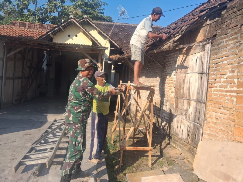 Serka Gunari Bantu Warga Renovasi Rumah