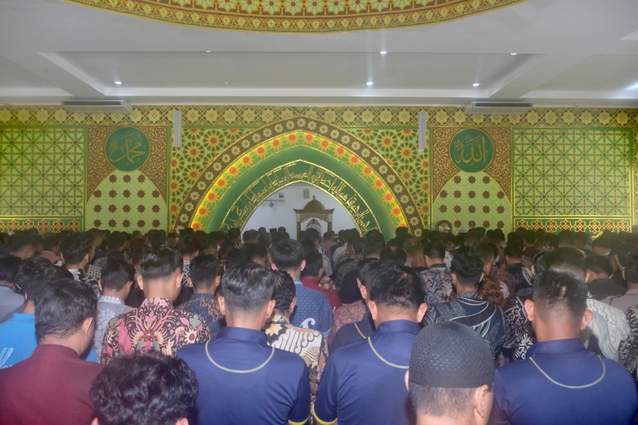 Polda Riau Beserta jajaran Gelar Sholat Gaib dan Doa Bersama untuk Korban Tragedi Ojol di Jakarta