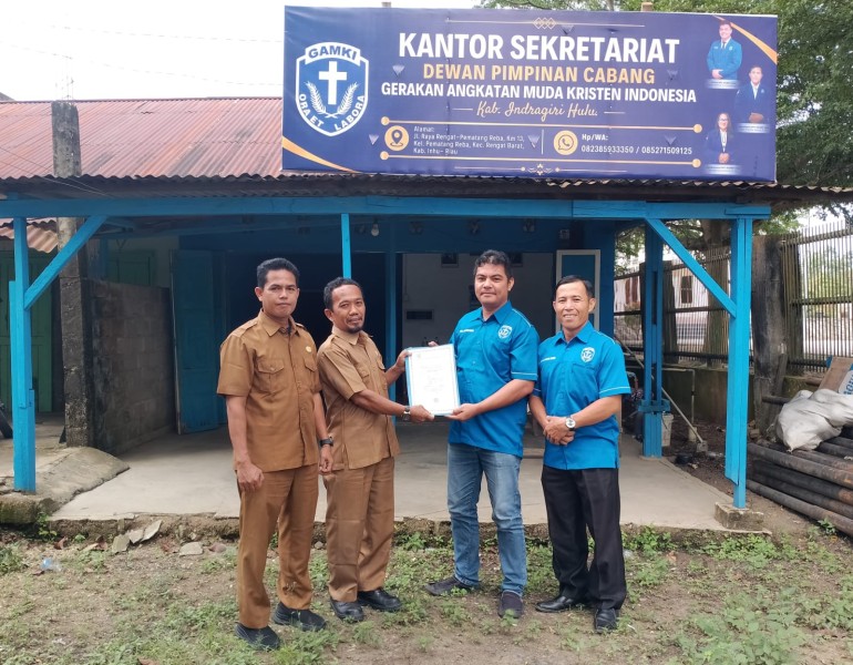 Kesbangpol Inhu Serahkan SKT ke Sekretariat GAMKI Inhu