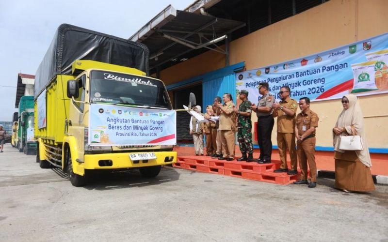 Pemerintah Provinsi Riau Salurkan Bantuan Pangan untuk 500 Ribu Lebih Warga