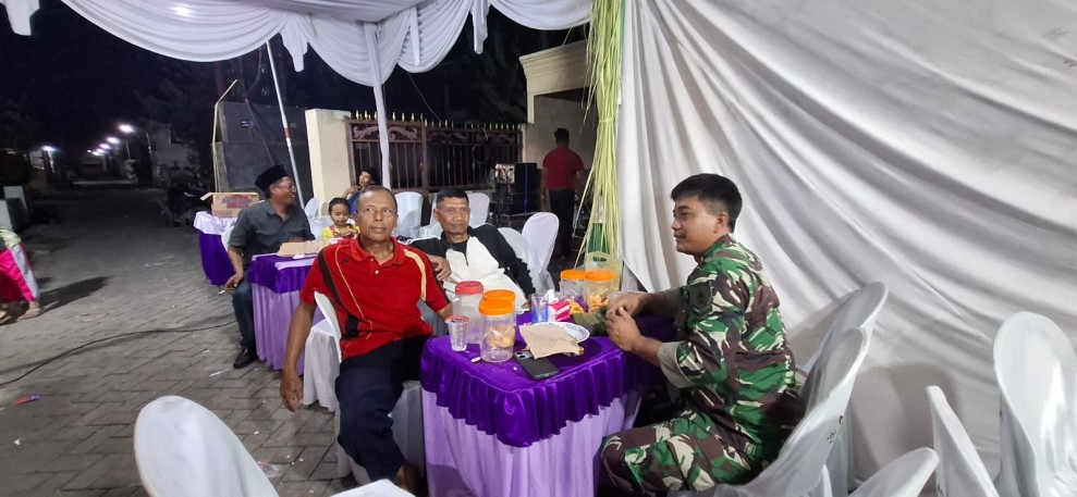 Serda Adi Kurnia Komsos dengan Warga Desa Tembelang