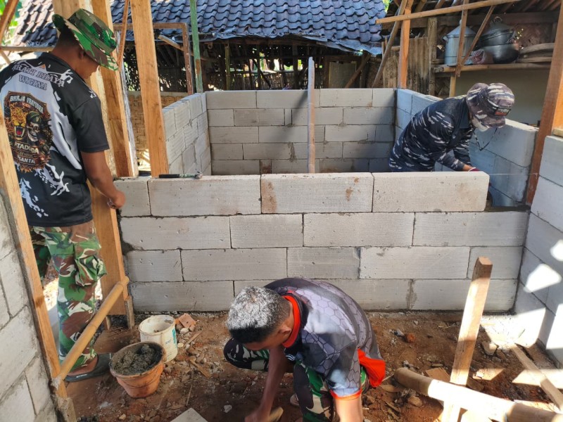 RTLH Ibu Ety Masuki Tahap Pemasangan Bata Ringan dan Pintu, Harapan Warga Miliki Hunian Layak Kian Nyata