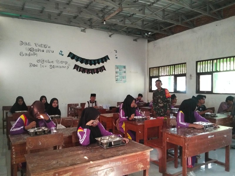 Serda Doni Kawal Pendistribusian Makan Bergizi Gratis di Sekolah Dasar