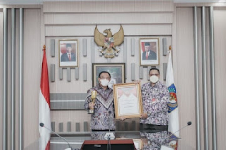 Bupati Inhil Jemput Piagam dan Trofi IGA
