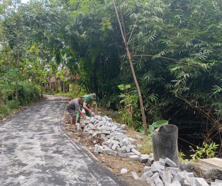 Paving Jalan Dusun Klagin Hampir Rampung, Warga Sampaikan Terima Kasih Kepada Satgas