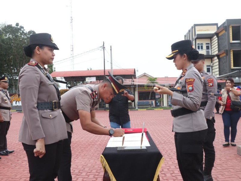 Kapolres Karimun AKBP Yunita Stevani Pimpin Sertijab Dua Kasat Dan Dua Kapolsek.