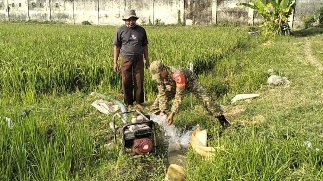Sertu Hery Sutikno Jalin Kedekatan dengan Petani di Desa Bedahlawak