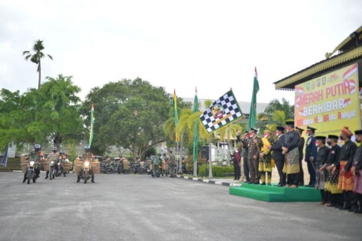 Di Hari Kemerdekaan, Gubri Lepas Pembagian Bantuan Bagi Masyarakat Terdampak Covid-19 