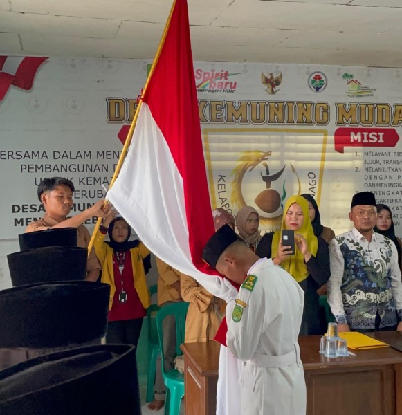 Kades Kemuning Muda Kukuhkan Pasukan Pengibar Bendera HUT RI ke 80
