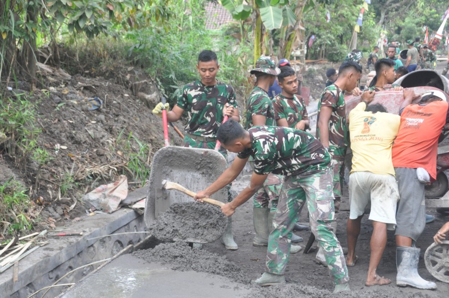 Pengecoran Infrastruktur TMMD ke-129 Terus Dikebut, Percepat Penyelesaian Sasaran Fisik