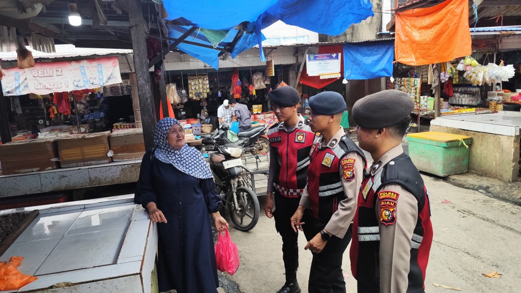 Sat Samapta Polres Inhil Laksanakan Patroli Jalan Kaki Cegah Kejahatan Dan Ciptakan Rasa Aman Di Masyarakat