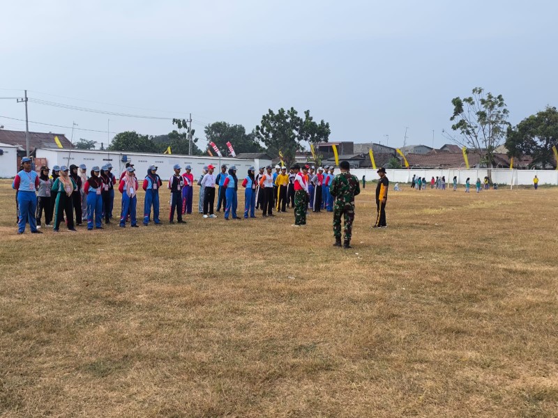Serma Risky Latih Paskibraka Ngoro