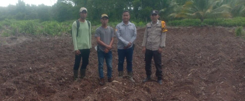 Bhabinkamtibmas Desa Belaras Cek Persiapan Lahan Jagung di PT RSA untuk Dukung Ketahanan Pangan