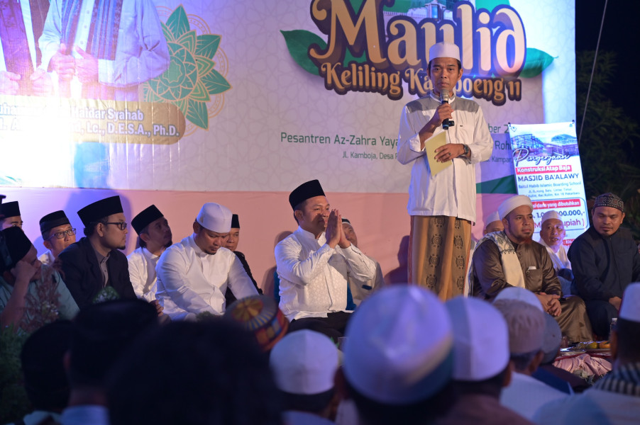 Jika Terpilih Jadi Gubernur, UAS Tantang Abdul Wahid Semarakan Maulid Nabi Sepanjang Jalan Sudirman