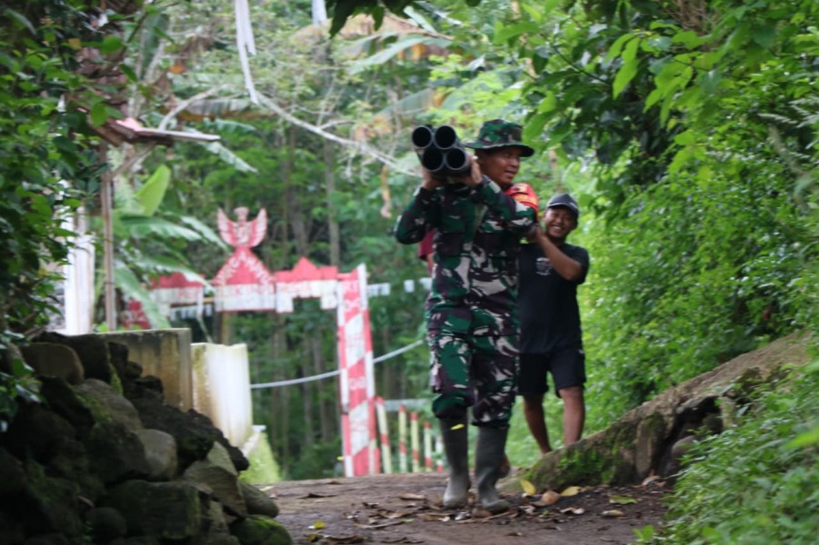 Satgas TMMD ke-128  Tuntaskan Pemasangan Pipanisasi SPAM di Dusun Kloangan