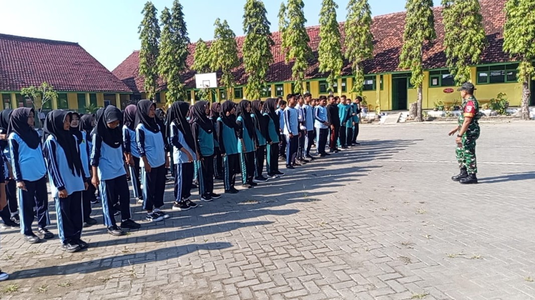 Babinsa Koramil Kudu Bekali PBB SMP Kosgoro