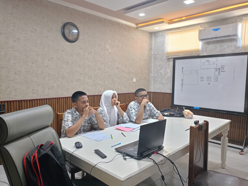 SMA Negeri 1 Tembilahan Masuk 4 Besar Lomba Debat Bulan Bahasa Tingkat Provinsi Riau