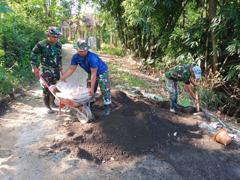 Pembangunan TPT Jalan Poros Dusun Klagin Desa Brabe Diharapkan Mampu Cegah Longsor Saat Musim Hujan