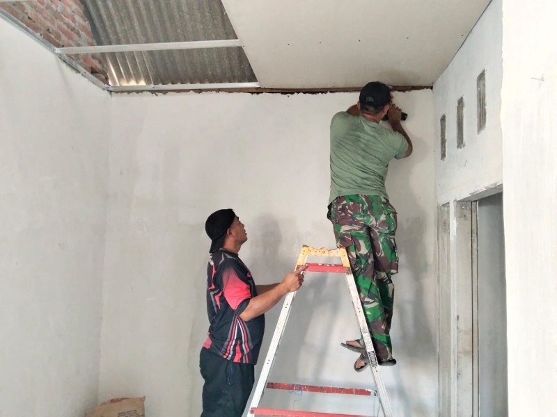 Koramil Mojoagung Kebut Pembangunan RTLH di Desa Seketi