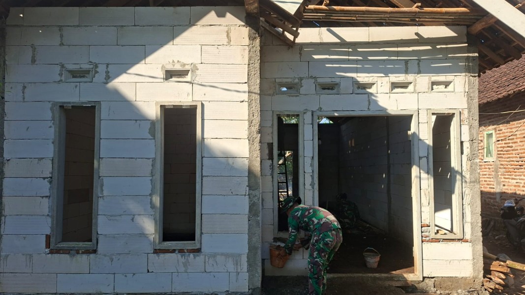 Rehab RTLH Milik Ibu Rafi'ah di Dusun Klagin Desa Brabe Capai 80 Persen