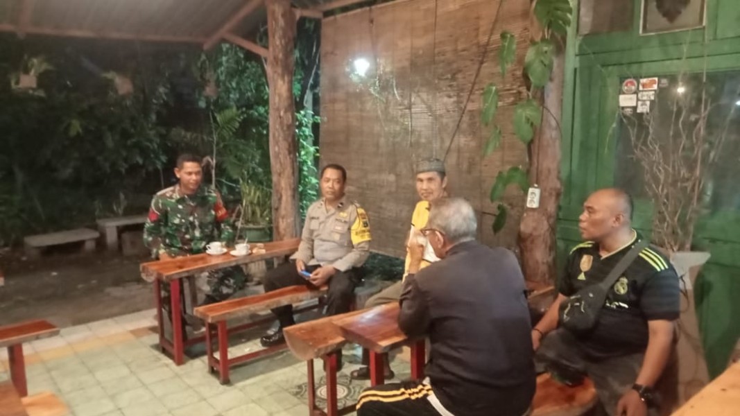 Babinsa Koramil Kota Jombang Lakukan Komsos