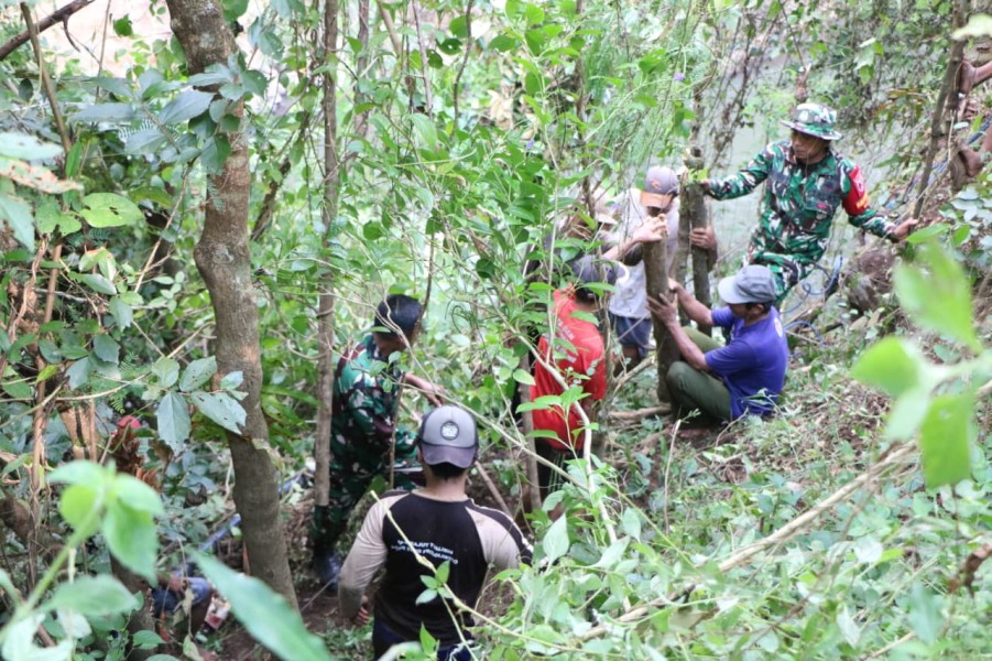 Lewati Jalur Terjal, Pipanisasi TMMD Ke-128 Kodim 0820/Probolinggo Capai 70 Persen