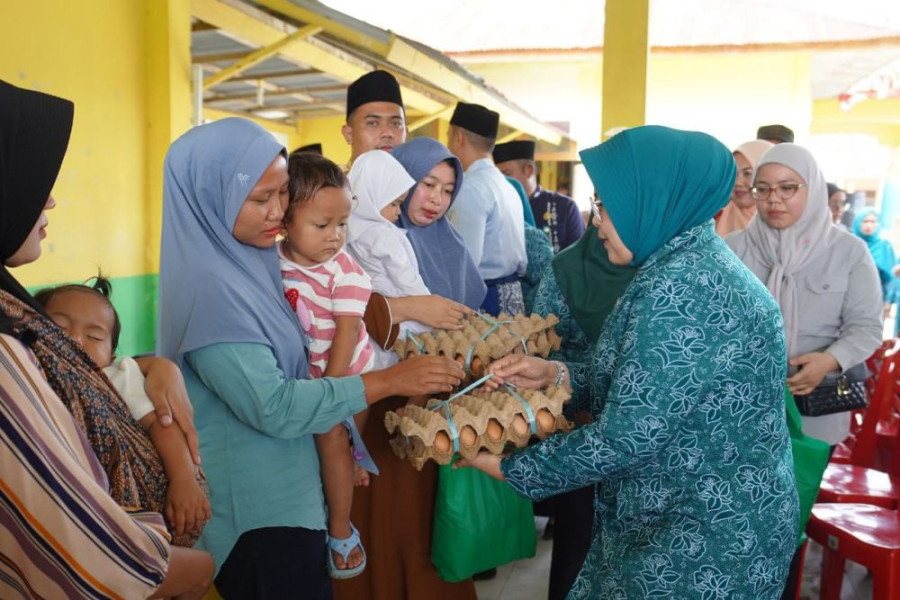 Percepatan Penurunan Stunting, Pj Ketua TP PKK Provinsi Riau Salurkan Bantuan di Kampar Kiri Hilir