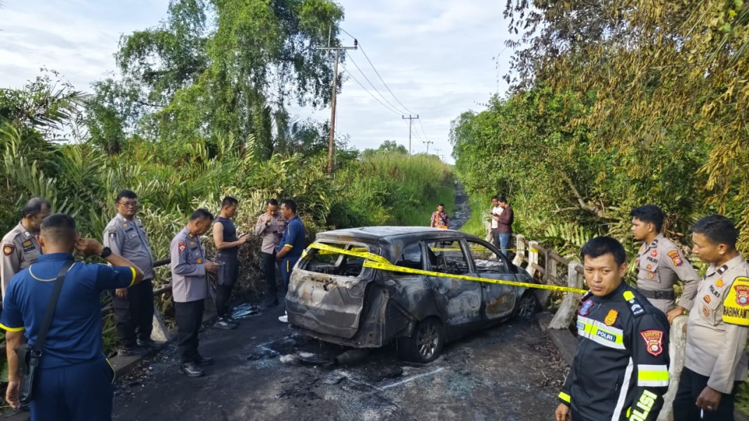Polres Inhil Selidiki Mobil yang Terbakar di Jembatan Parit 22
