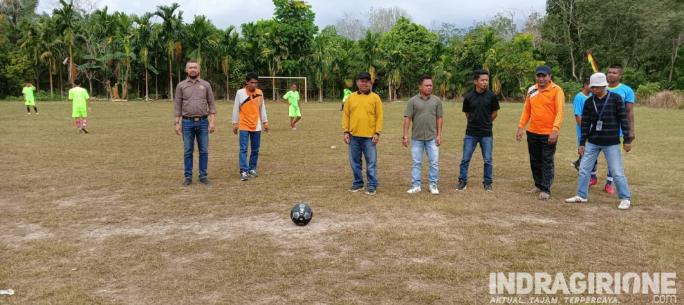 Pertandingan Sepak Bola Tanda Dimulainya Kemeriahan 17 Agustus di Lubuk Besar
