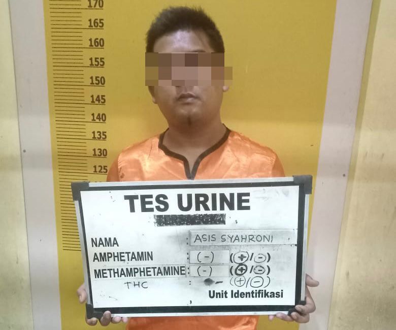 Tim Satreskrim Polres Kuansing Tangkap Penjudi Online Gunakan Unit Handphone.