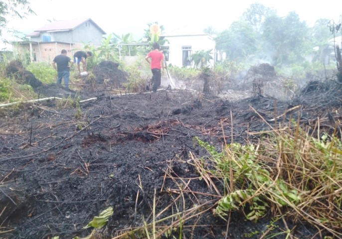 Lahan Mantan RT di Belakang Permukiman Warga Tanjung Harapan Terbakar