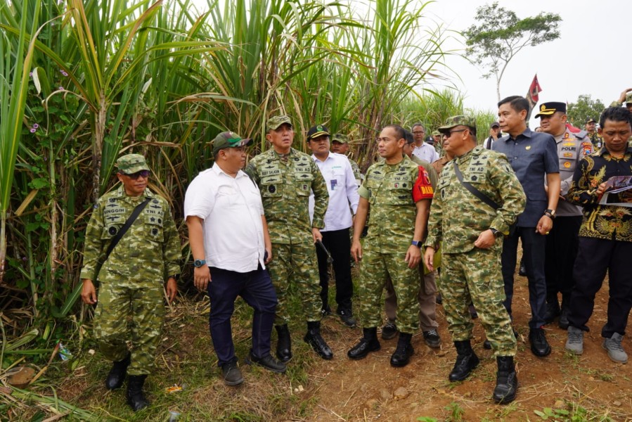 Pangdam V/Brawijaya Tinjau Lokasi Pembangunan Brigif dan Yonif TP di Kecamatan Mojowarno