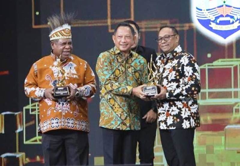 Pj Gubernur Riau Rahman Hadi Terima Penghargaan Apresiasi Daerah Peduli Pengendalian Inflasi
