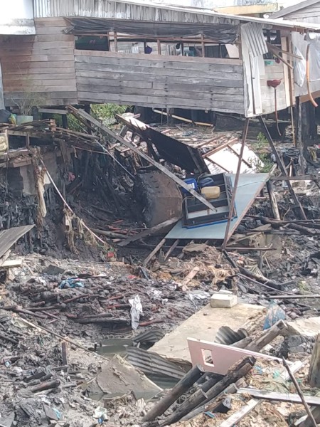 Abrasi di Dua Titik Kuala Enok, BPBD Inhil Evakuasi Warga dan Siagakan Tim di Lokasi