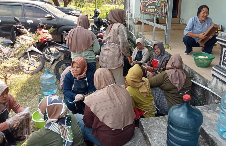 TMMD 129 Bojonegoro: Srikandi Kesongo Bikin Olahan Pisang Jadi Renjana Renyah