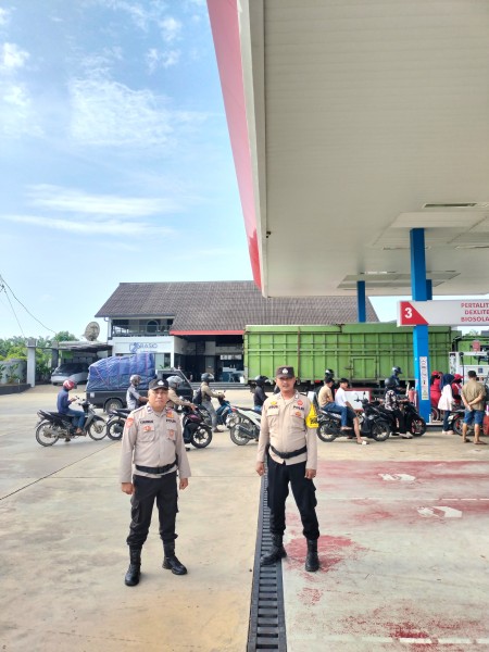 Antrean BBM dan Stok BBM Normal, Polsek Tempuling tetap Kawal SPBU di Tempuling.