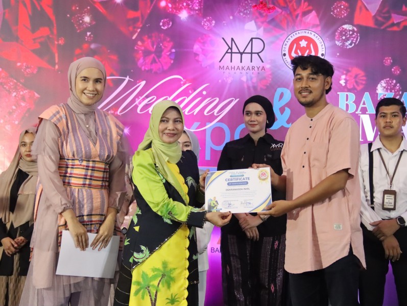 Penutupan Wedding Expo dan Bazaar Ramadhan, Ketua Dekranasda Inhil: Terharu dan Bangga dengan Kreativitas Anak Anak Inhil