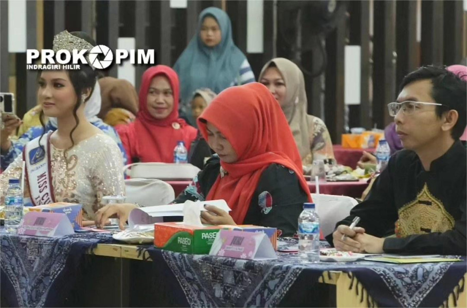 Bersempena Milad Inhil Ke-59, Pembina DEKRANASDA Hj.Katerina Susanti Herman Bertindak Selaku Juri Dalam lomba Fashion Show