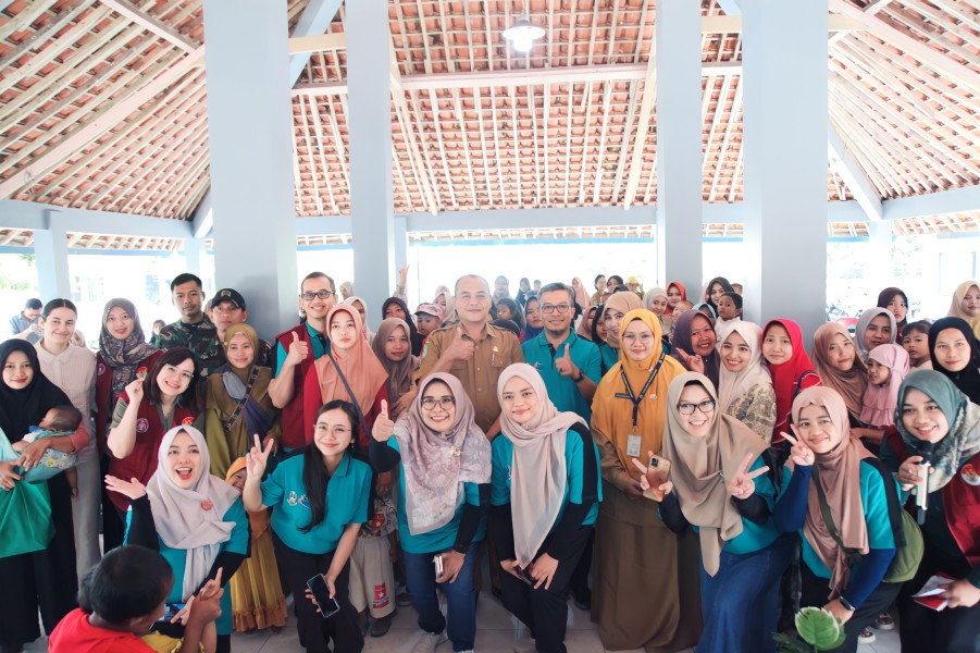 Kompak Berbagi Tugas, Satgas TMMD dan Warga Percepat Pengerjaan RTLH Milik Ibu Tuha